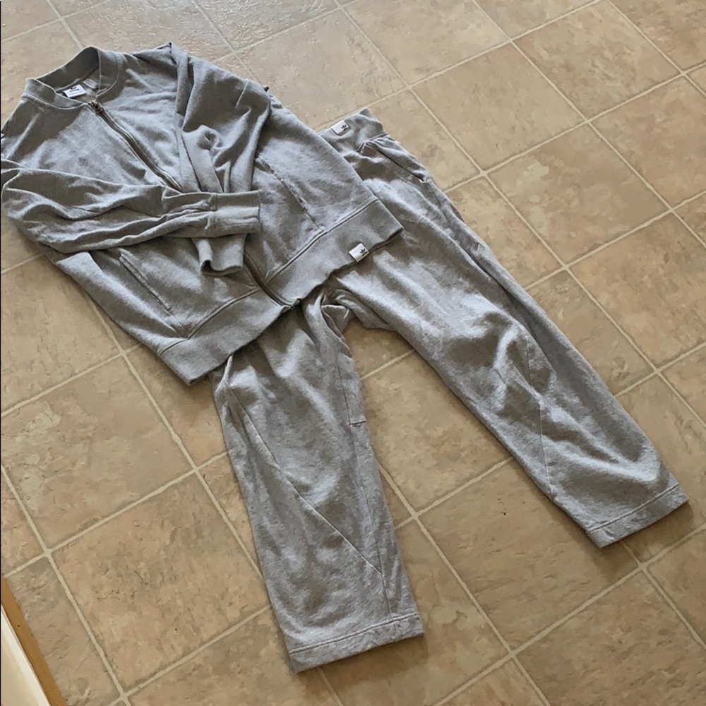 Gray Adidas track suit size medium very comfy